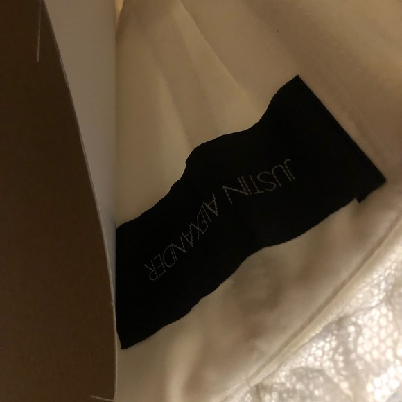 Justin Alexander Wedding Gown - Picture 9 of 10